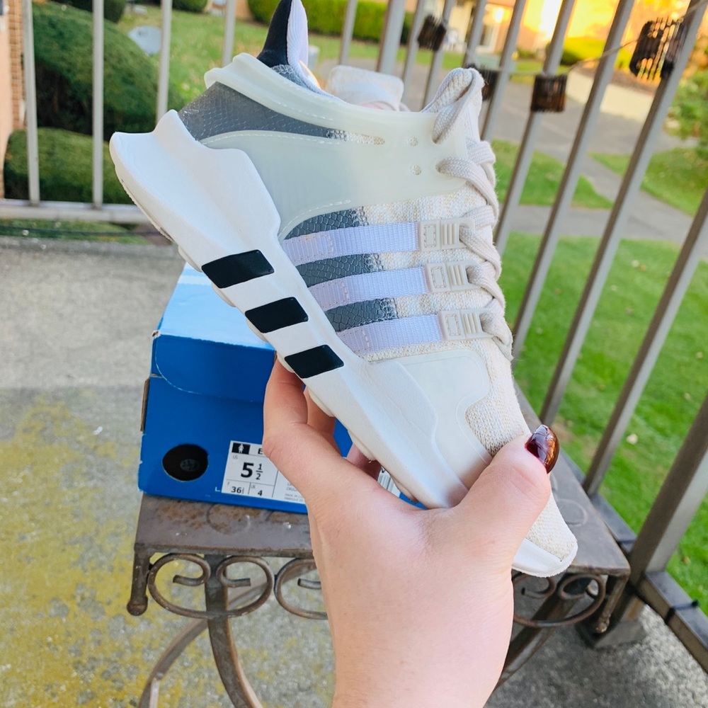 Womens Adidas Sneakers! (Equipment support)